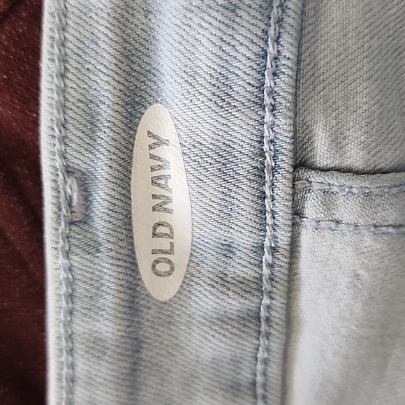 SIZE 16 OLD NAVY WOMAN'S DENIM SHORTS - Picture 8 of 9